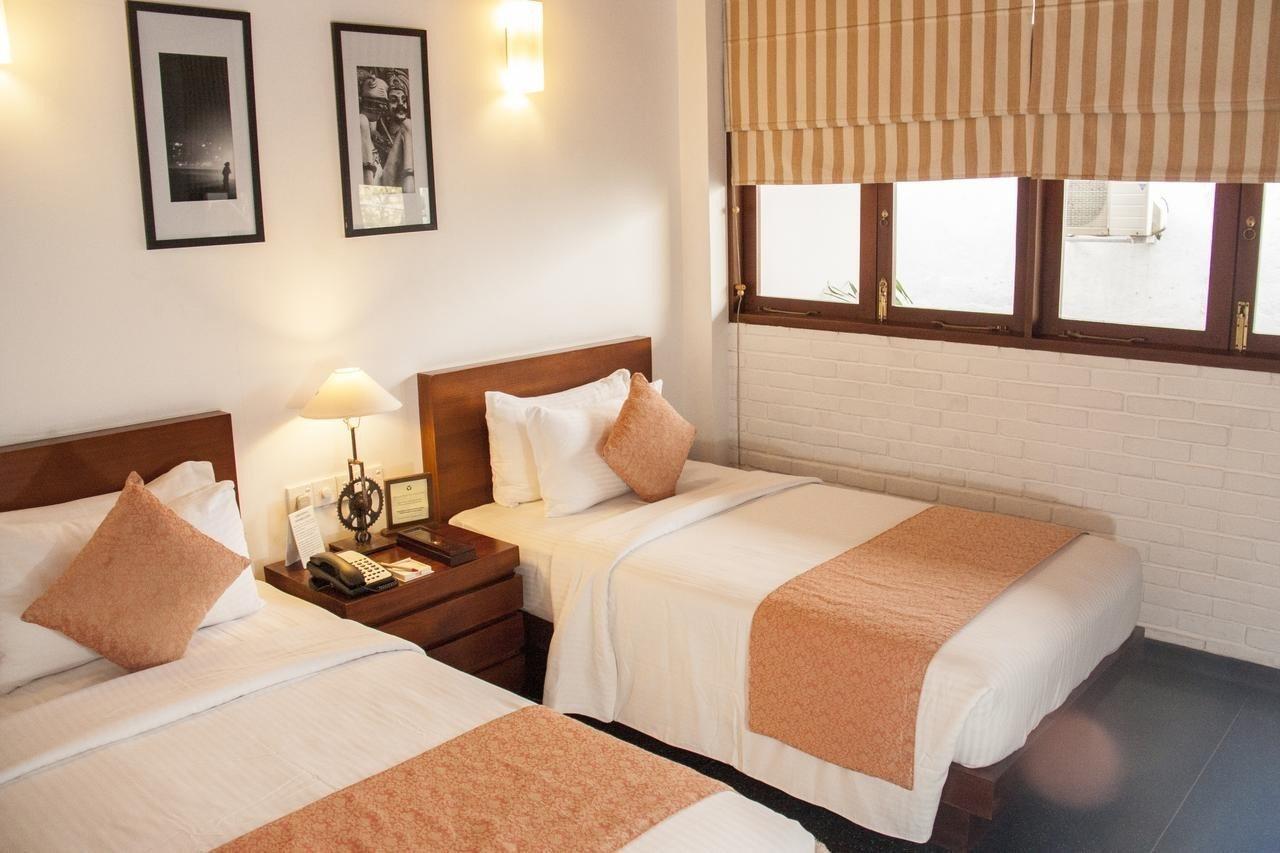 Colombo Court Hotel & Spa Exterior photo