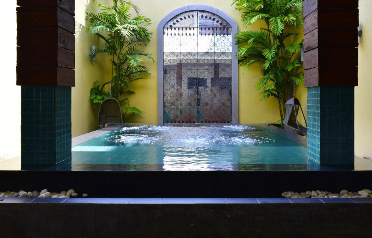 Colombo Court Hotel & Spa Exterior photo