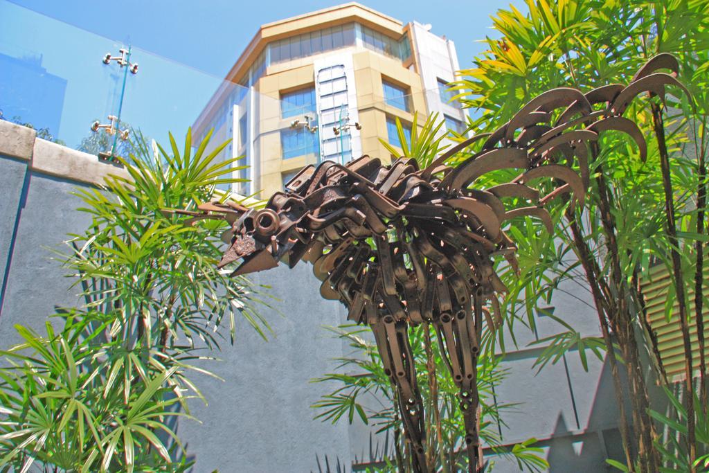 Colombo Court Hotel & Spa Exterior photo