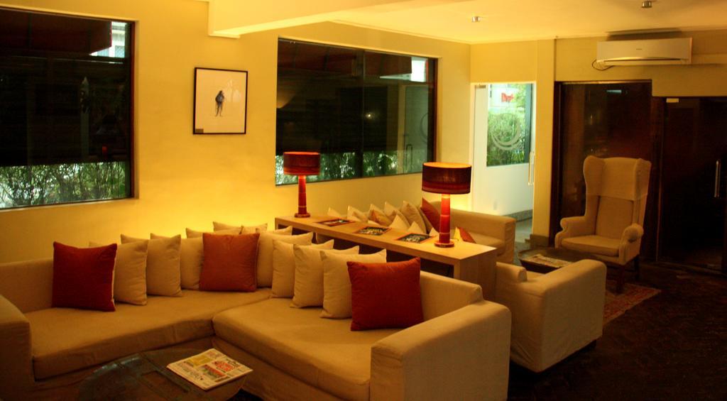 Colombo Court Hotel & Spa Exterior photo