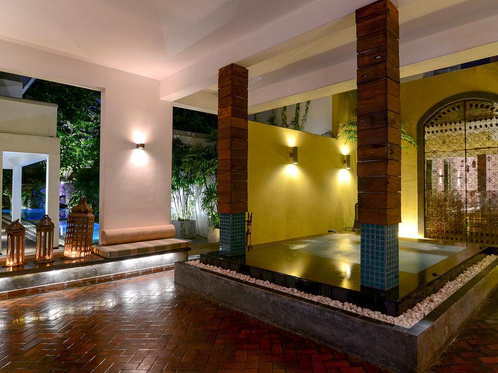 Colombo Court Hotel & Spa Exterior photo