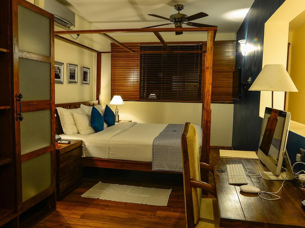 Colombo Court Hotel & Spa Exterior photo