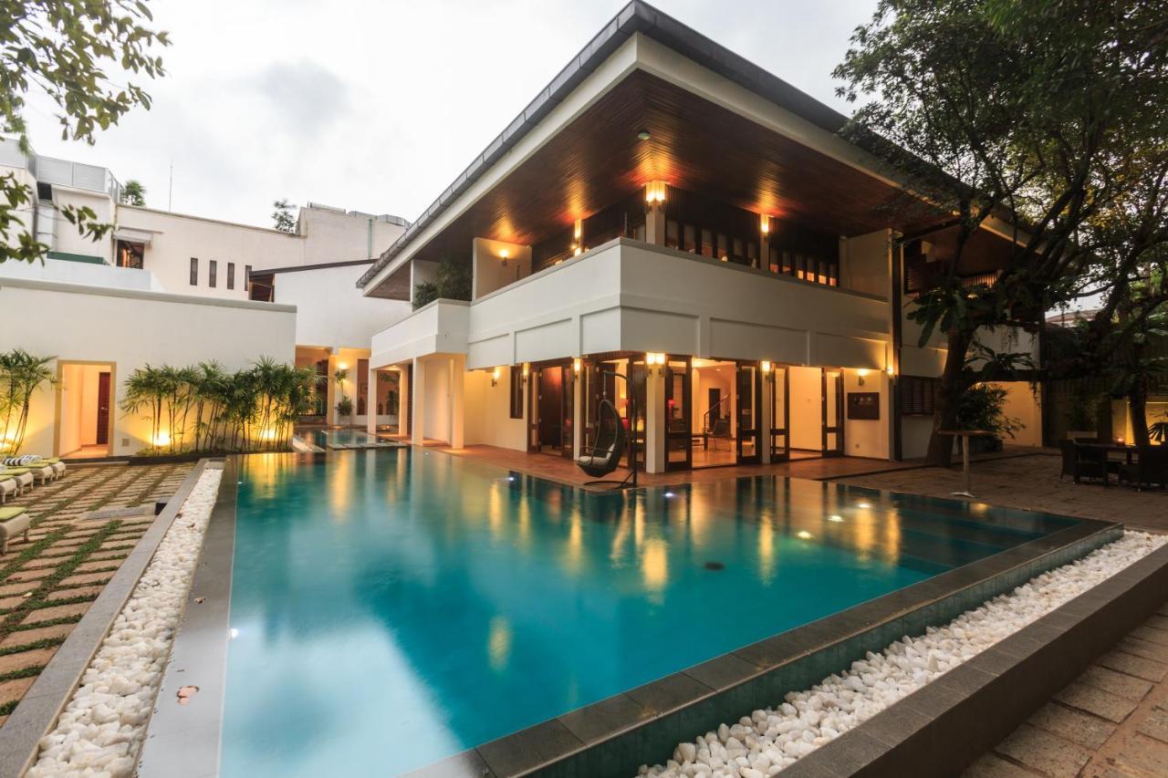 Colombo Court Hotel & Spa Exterior photo